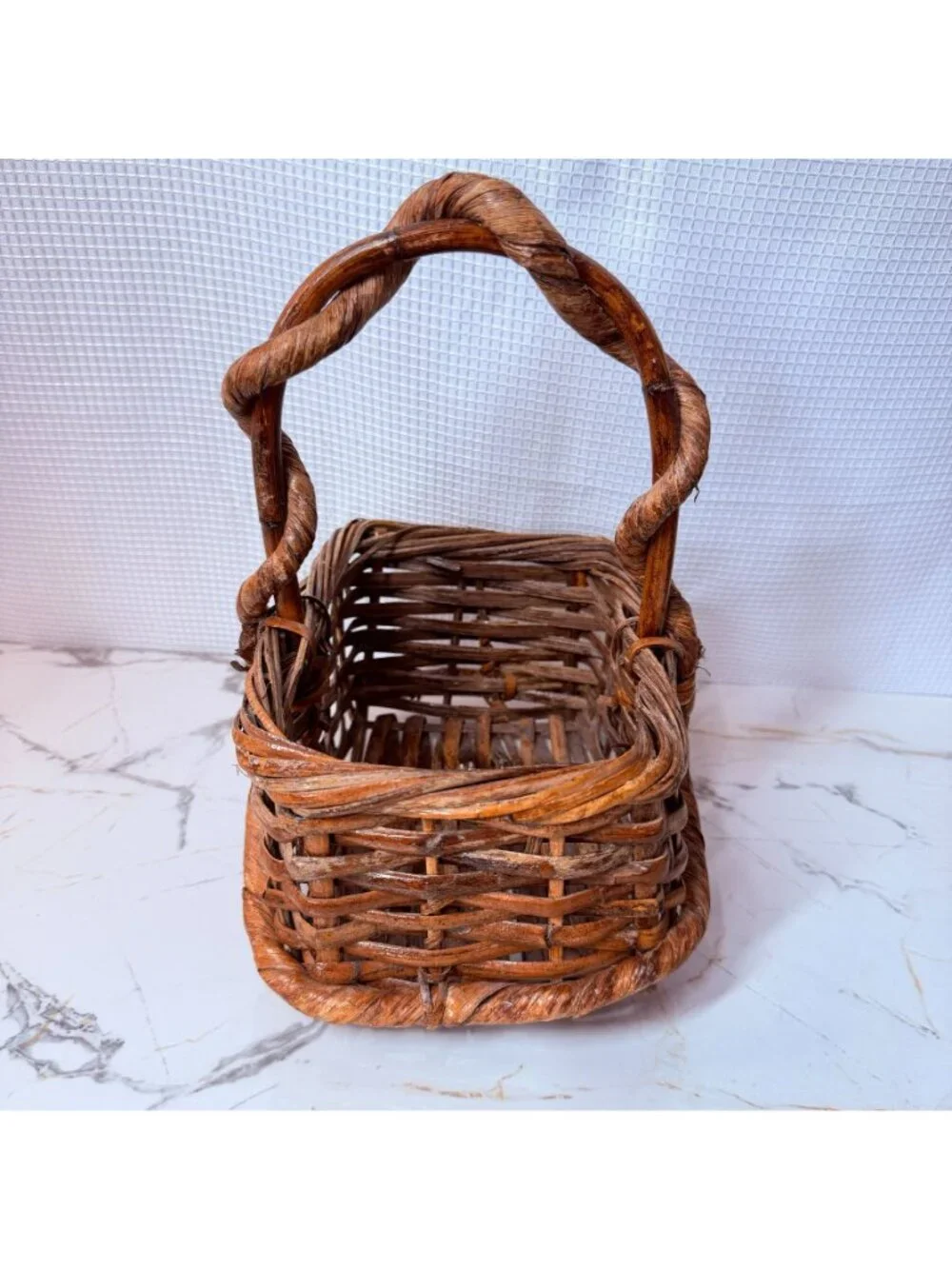 Beautiful vintage rustic hand-woven wicker basket featuring a stunning, unique t